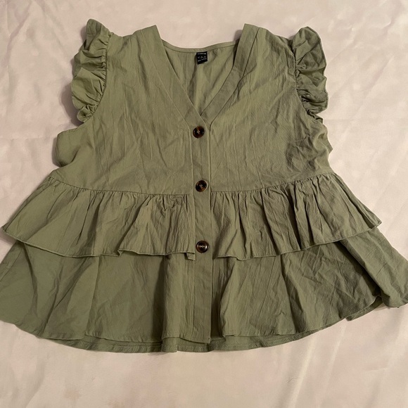 SHEIN Ruffled V-Neck Green Top with Buttons, Size Large - Picture 1 of 10